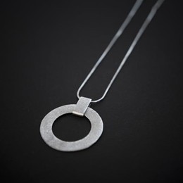 Big_circle_necklace_1