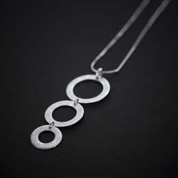 Three_circle_necklace_1